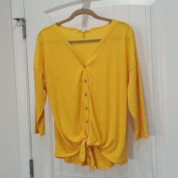 Above and Beyond  Women’s Waffle Knit Tie Front Mustard Shirt, Size Medium - Picture 1 of 5